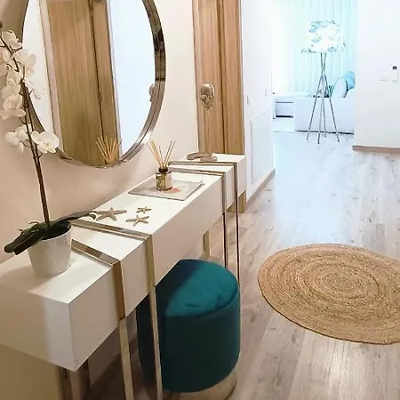 Elite 3b Apartment *
